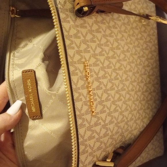 Michael Kors Trisha light cream multi-large shoulder bag - Picture 5 of 8